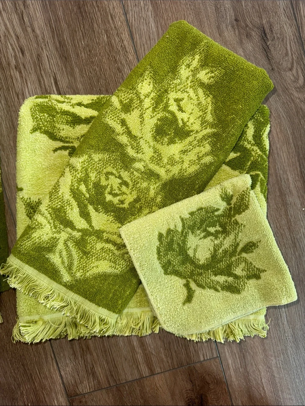 Vintage Fieldcrest Avocado/Olive Green Floral Bath Towel Set - 2 sets. NWOT